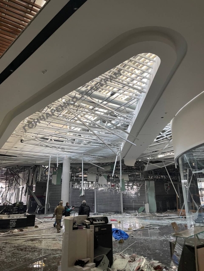 Враг нанес ракетный удар по ТРЦ в Киеве, есть погибшие. Фото и видео разрушений /Фото 6