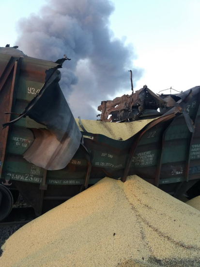 Росія атакувала Київ балістикою та дронами: 28 загиблих і понад 140 постраждалих. Біля пошкодженого будинку завершили пошукові роботи /Фото 7