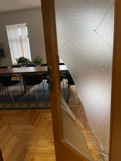 МИД Украины: Посольства шести стран пострадали из-за ракетной атаки на Киев (фото) /Фото 2