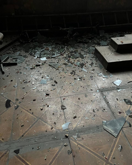 В Киеве поврежден Николаевский костел в результате атаки РФ (фото) /Фото 5