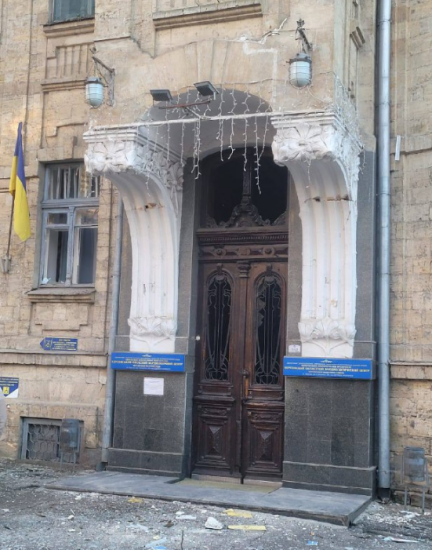 Росія знову атакувала Україну. Є влучання в обʼєкти генерації у кількох областях, пошкоджено житлові будинки в Києві /Фото 7