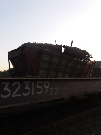 Росія атакувала Київ балістикою та дронами: 28 загиблих і понад 140 постраждалих. Біля пошкодженого будинку завершили пошукові роботи /Фото 9